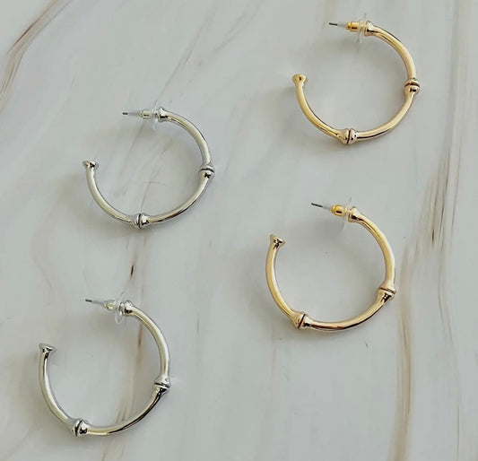 GOLDEN ELEGANCE HOOP EARRINGS