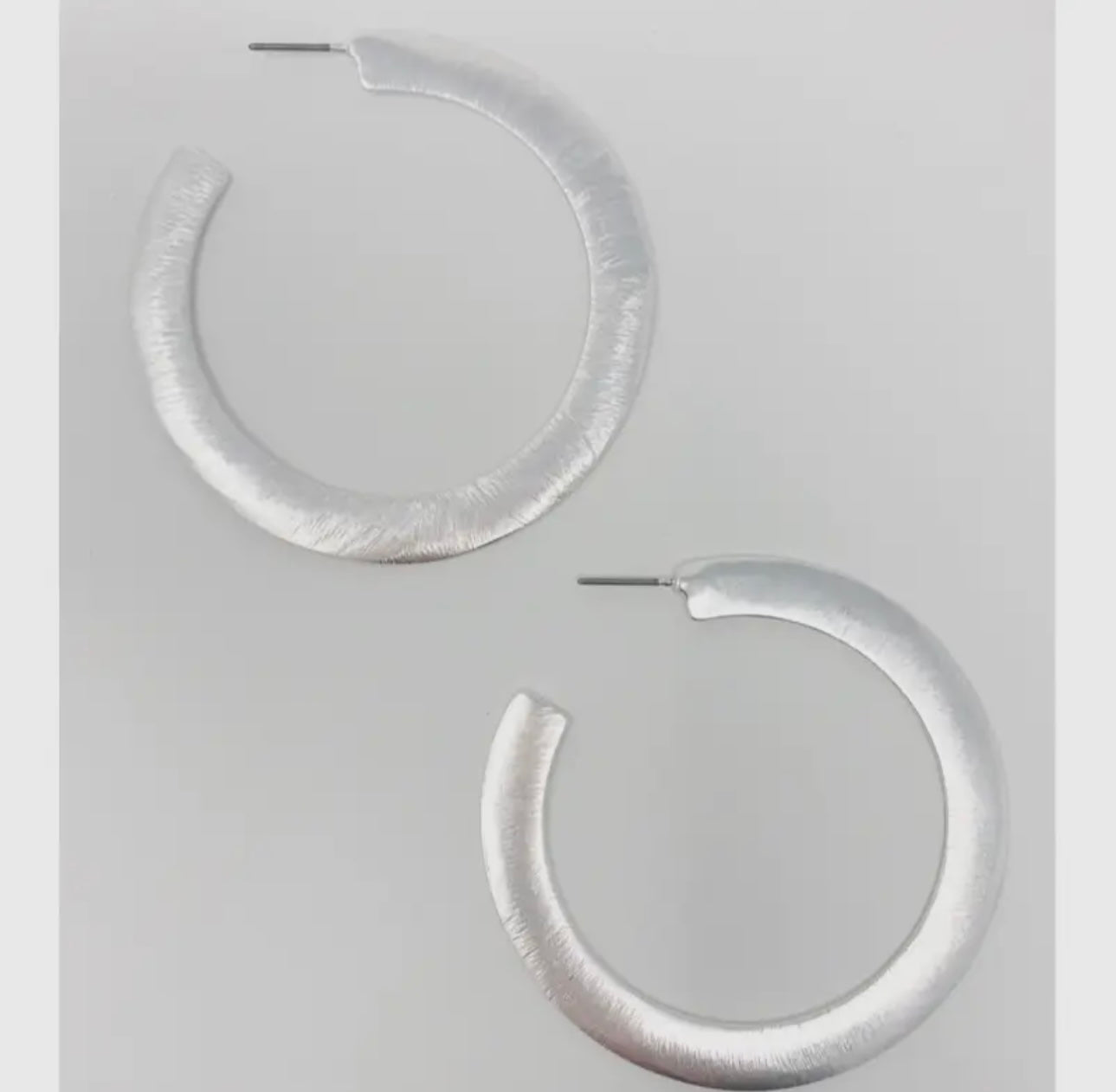 ALMA THICK FLAT HOOPS